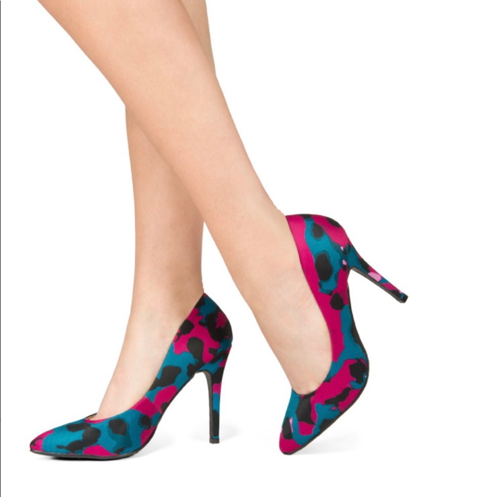 ๐ 3/$20 Heels - Picture 3 of 4